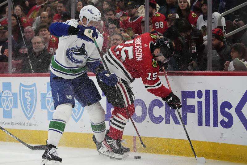 Boeser moves into tie for NHL goal-scoring lead as Canucks beat