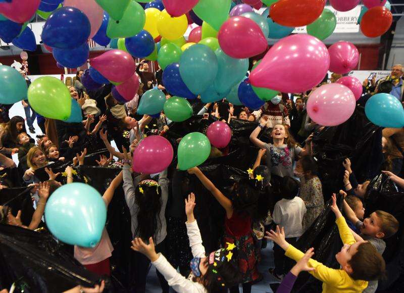 Balloon drop highlights Noon Year's celebration in Palatine