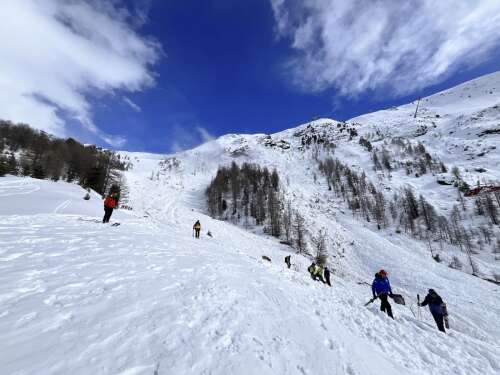 Naperville teen, 2 others killed in an avalanche near Swiss resort of Zermatt - Vimarsana News