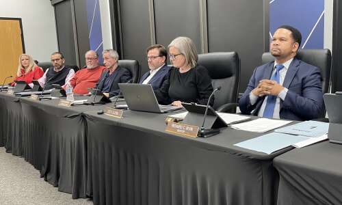 Aurora passes ordinance restricting Texas buses carrying immigrants - Vimarsana News