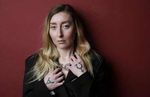 Reverend Kristin Michael Hayter blurs lines between reality, performance during two Chicago shows - Vimarsana News