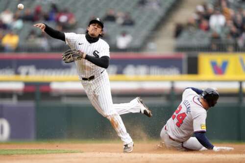 Riley hits 3-run homer, Braves blank White Sox in game shortened because of rain - Vimarsana News