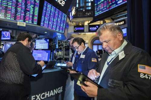 Wall Street falls to first down week in four on rate worries