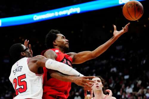 Leonard scores 23 points in Toronto return as Raptors rout turnover ...