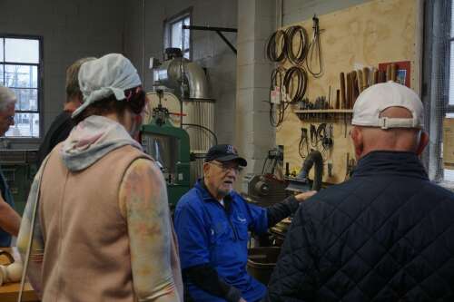 Expert visits Mundelein Woodworkers Guild - Vimarsana News