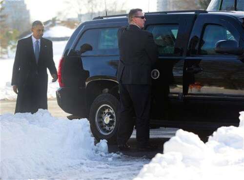 Obama visits wounded at Walter Reed
