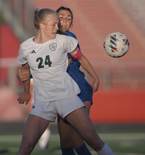 Girls soccer: Warren stuns Fremd with late surge in 3A supersectional