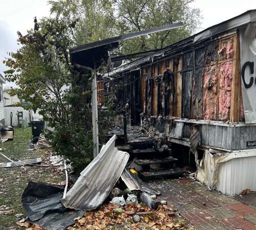 No one hurt in Des Plaines mobile home fire