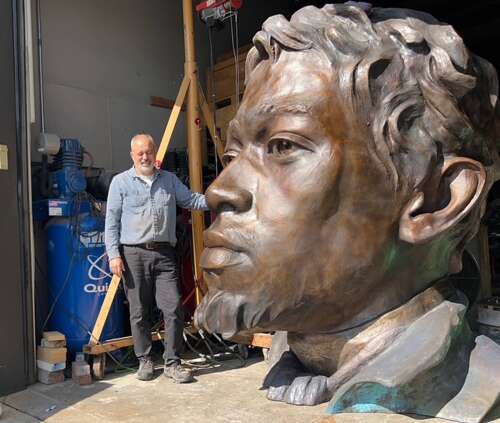 Crystal Lake artist creates sculpture of Chicago settler DuSable - Vimarsana News