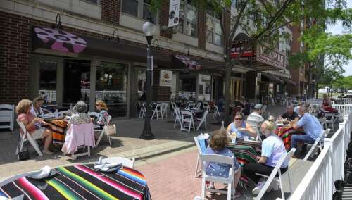 Arlington Heights OKs drinks-to-go plan, with wristbands and special cups required