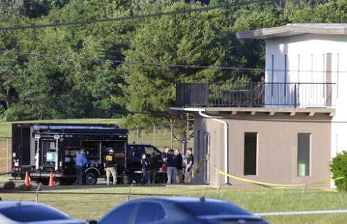 Authorities: 3 dead, trooper wounded in Maryland shooting