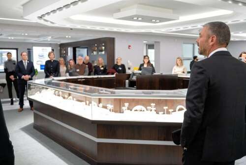 Diamonds Direct chooses Woodfield Mall outlot for first Illinois