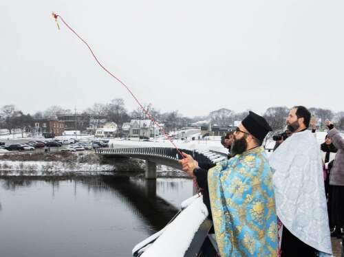 Aurora Orthodox Christians join together for their first river blessing - Vimarsana News
