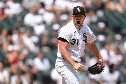 Cubs sign All-Star closer Liam Hendriks to minor-league deal: Sources