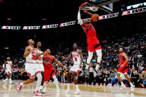 Leonard scores 23 points in Toronto return as Raptors rout turnover ...