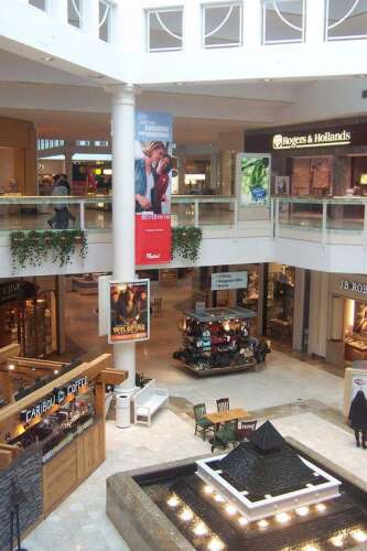 Hawthorn mall clearance shoe stores