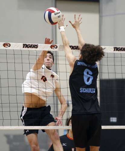 Boys volleyball: Loyola tops Lincoln Way West to win Tiger Classic