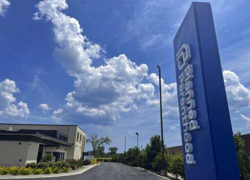 Out-of-state abortions in Illinois spike by almost 50% - Vimarsana News