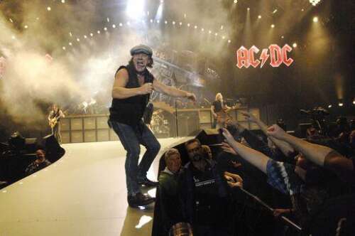 AC/DC drives 'Rock N' Roll Train' into Rosemont
