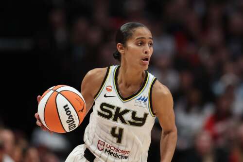 Diggins says she remains committed to Sky despite season-ending knee injury