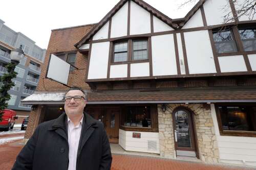 'This space has been dark long enough': Mount Prospect has high hopes for new downtown bar and grill - Vimarsana News