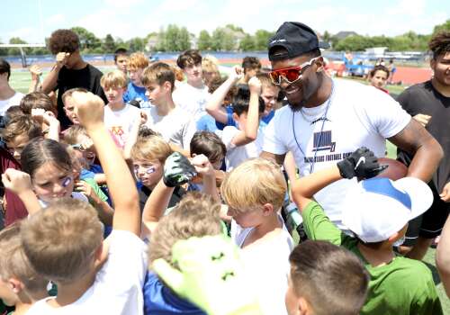 Galing ng Bayan: New York Giants Safety Tyler Nubin Bumalik sa St. Charles Para Turuan ang mga Bata Tungkol sa Football