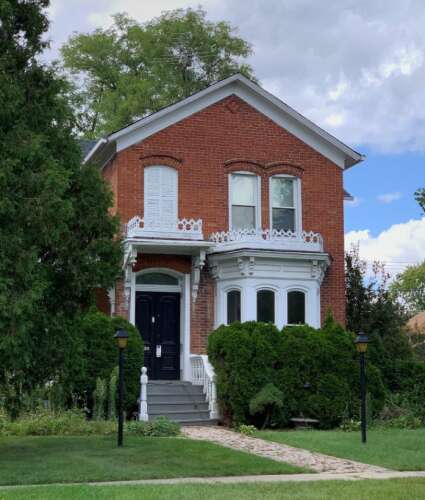 Is this old Arlington Heights home worth saving from the wrecking ball? Village board to decide. - Vimarsana News