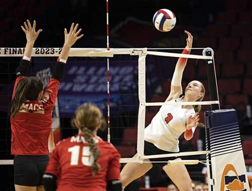 Girls volleyball: Barrington falls to Mother McAuley in 4A state semifinals