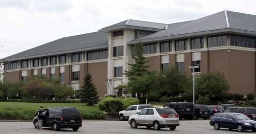 People criticize ICE arrest at Kane County courthouse