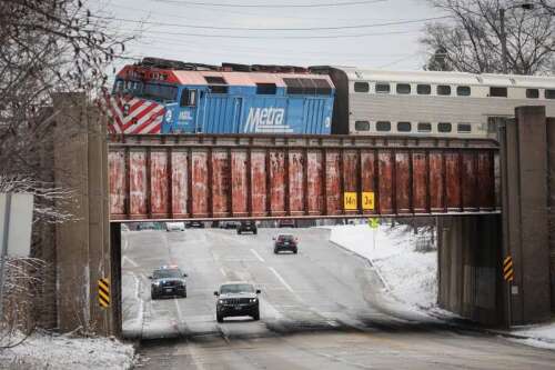 Metra train derails in Crystal Lake; no injuries reported - Vimarsana News
