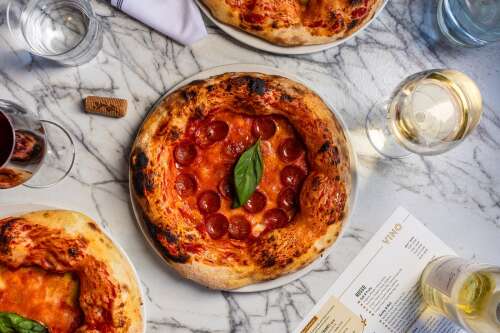 Piccolo Buco brings century-old pizza experience to Schaumburg