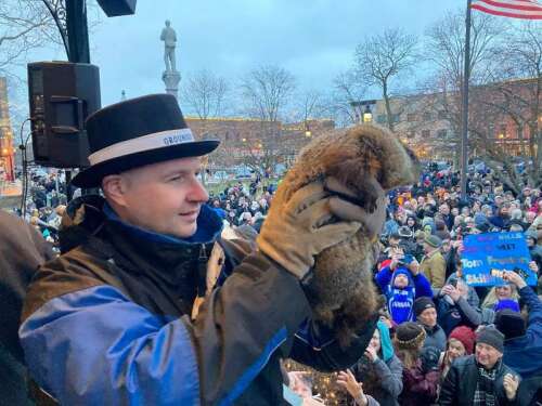 Woodstock Willie declares an early spring as huge crowd celebrates
