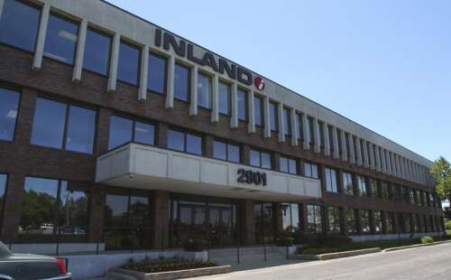 Amazon is proposing to build one of its new large-format stores in Oak Brook. The Oak Brook village board will hear a preliminary presentation about the plan at its meeting Tuesday night. It proposes ...