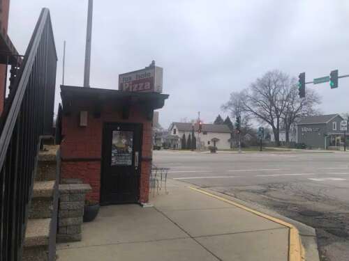 McHenry: City unsure of Fox Hole Tap & Pizzeria's future, plans - Vimarsana News