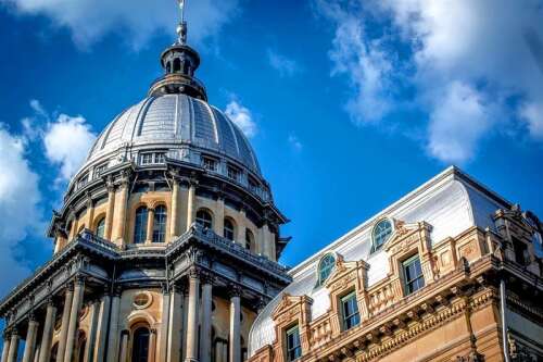 An Illinois House committee Thursday advanced legislation that could give the Bears a big property tax break and clear the way to a new stadium in Arlington Heights, despite questions over the bill’...