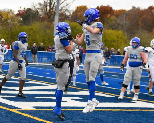 Shipley's forced fumble propels St. Francis past Prairie Ridge