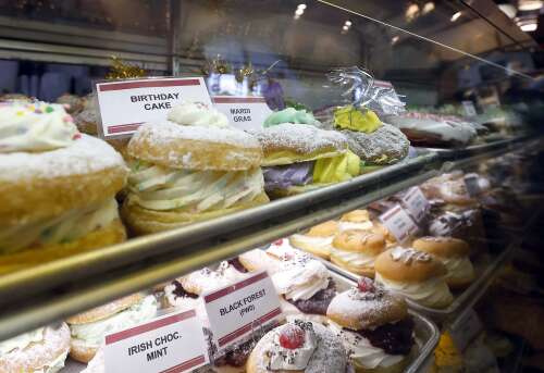 'An institution': Mount Prospect bakery is paczki central on Fat Tuesday - Vimarsana News