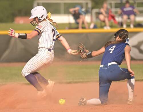 Softball: Vernon Hills squeaks past Wauconda in sectional semifinals