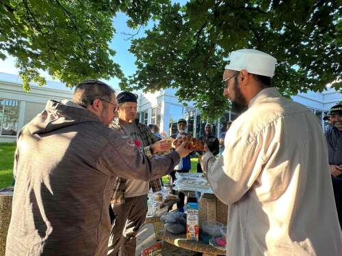 Muslims, Christians and Jews from team up to clean up the Earth - Vimarsana News