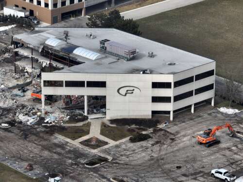 Old Arlington Heights office building near Bears property demolished for redevelopment - Vimarsana News