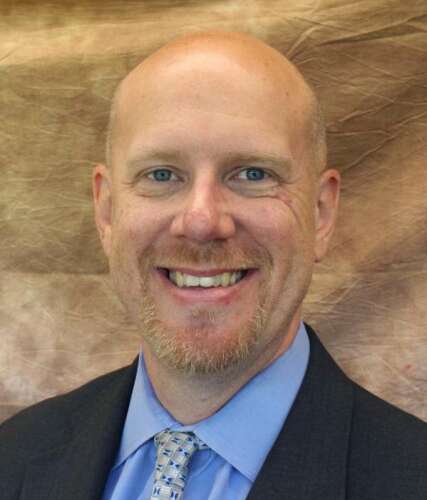 Embattled District 64 superintendent backed by community members at meeting