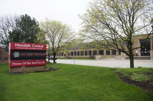 Hinsdale Dist. 86 reaches settlement in Open Meetings Act lawsuit - Daily Herald