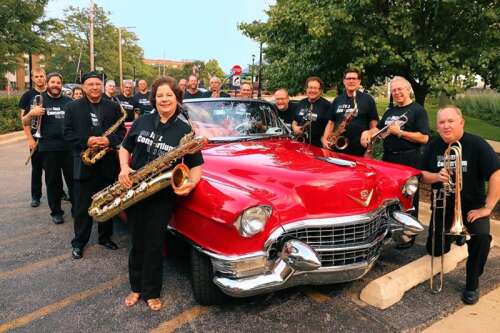 Big Band jazz, roses and more for Mother's Day at Palatine's Durty Nellie's - Vimarsana News