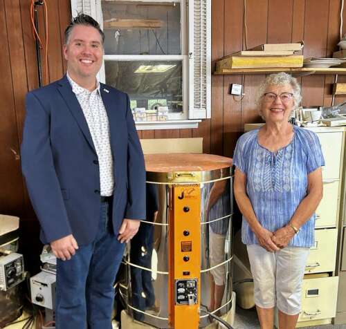 Whitler donates kiln to SIC - Vimarsana News