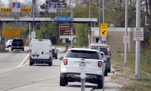 O’Hare shoulder lane scofflaws could be facing $100 fines, camera surveillance - Daily Herald