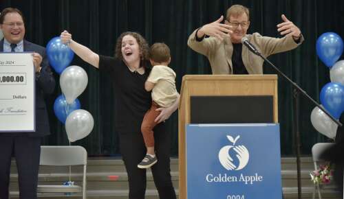 With her 'darling dears' watching, Des Plaines principal awarded Golden Apple - Vimarsana News