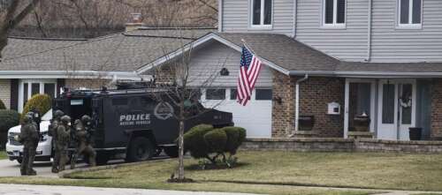 Police: Arlington Heights standoff ends with suspect found dead