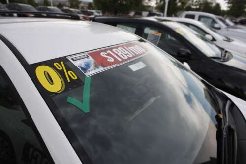 Late payments on auto loans fall in 2nd quarter