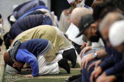 Suburban Muslims begin a somber Ramadan with prayers for peace in Gaza, calls for cease-fire and more aid - Vimarsana News
