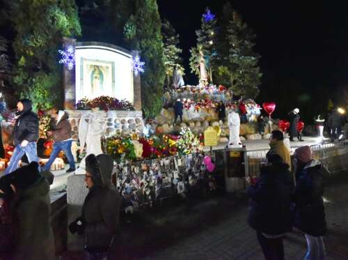 Thousands of pilgrims arrive in Des Plaines for Feast of Our Lady of ...